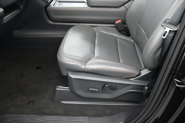 Used 2025 Ford Expedition Active AWD/4WD image 14