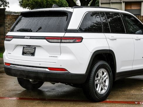 Used 2023 Jeep Grand Cherokee Laredo w/ Luxury Tech Group I image 17