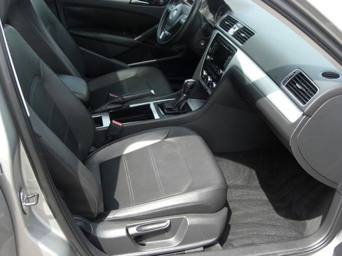 Used 2012 Volkswagen Passat 2.5 SE image 16