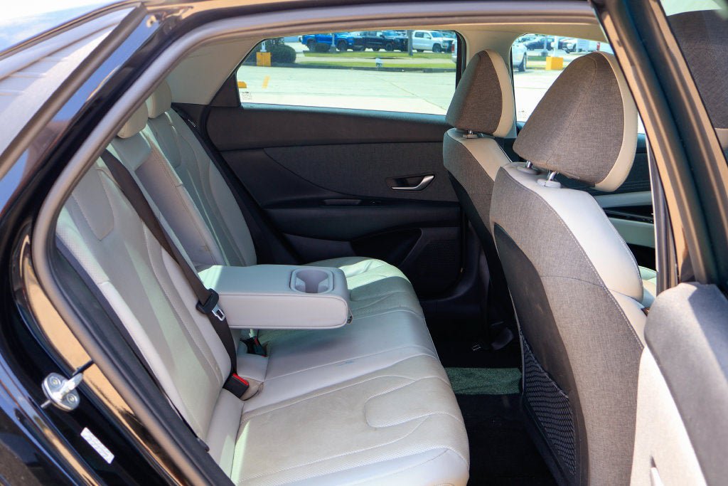 Used 2023 Hyundai Elantra Limited FWD image 10