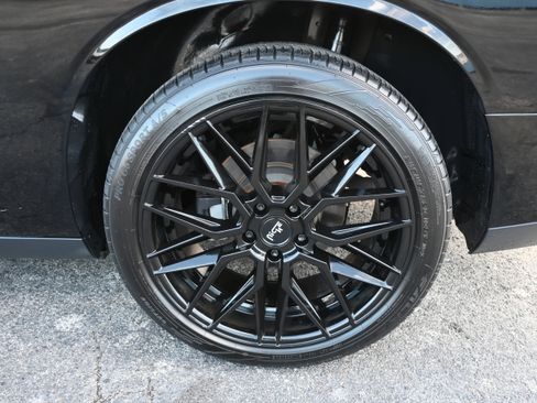 Used 2018 Dodge Challenger SXT image 8