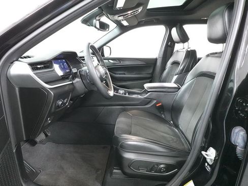 Used 2023 Jeep Grand Cherokee L Altitude image 21