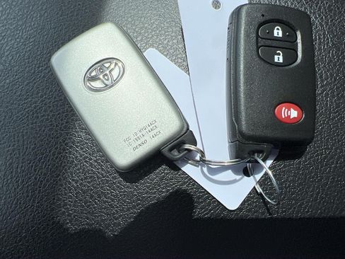 Used 2018 Toyota 4Runner Limited w/ Convenience Package AWD/4WD image 18