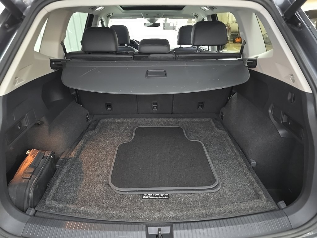 Used 2018 Volkswagen Tiguan SEL Premium AWD/4WD image 12