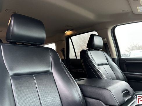 Used 2023 Ford Expedition XLT image 21