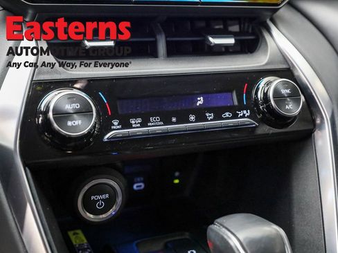 Used 2024 Toyota Venza LE image 20