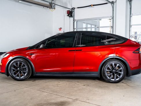 Used 2024 Tesla Model X image 8