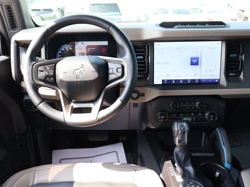 Used 2024 Ford Bronco Wildtrak AWD/4WD image 18