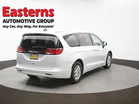 Used 2022 Chrysler Voyager LX image 37