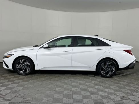 Used 2025 Hyundai Elantra Limited image 9