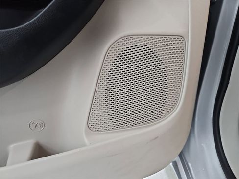 Used 2024 Chrysler Pacifica Touring-L image 30