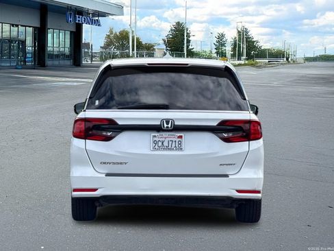 Used 2023 Honda Odyssey Sport image 8