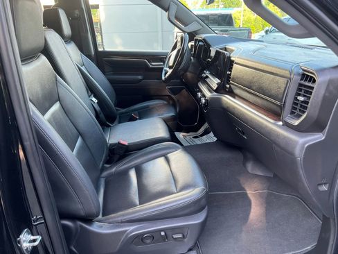 Used 2025 GMC Sierra 1500 SLT image 8