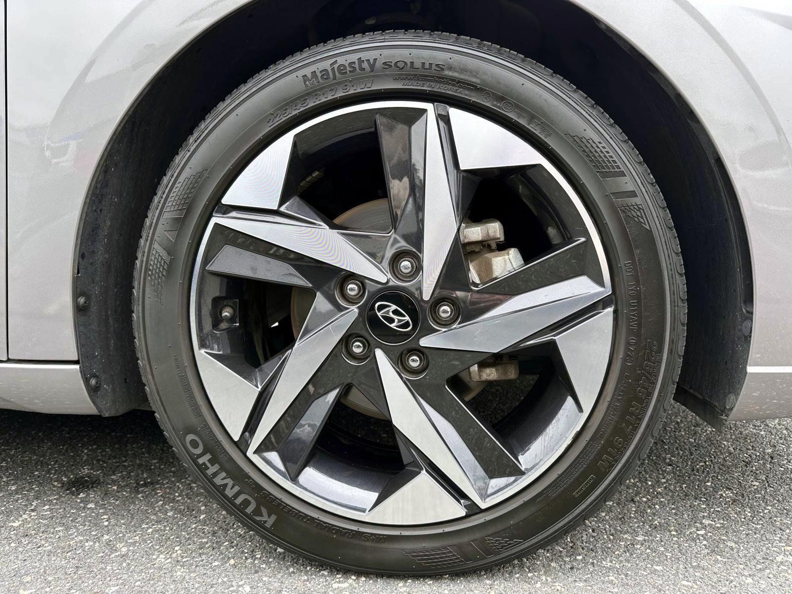 Used 2023 Hyundai Elantra SEL w/ Convenience Package FWD image 6