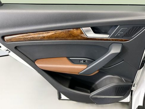 Used 2018 Audi Q5 2.0T Premium Plus w/ Premium Plus Package image 25