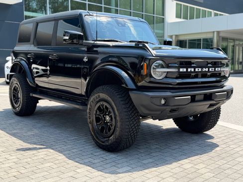Used 2024 Ford Bronco Outer Banks AWD/4WD image 9