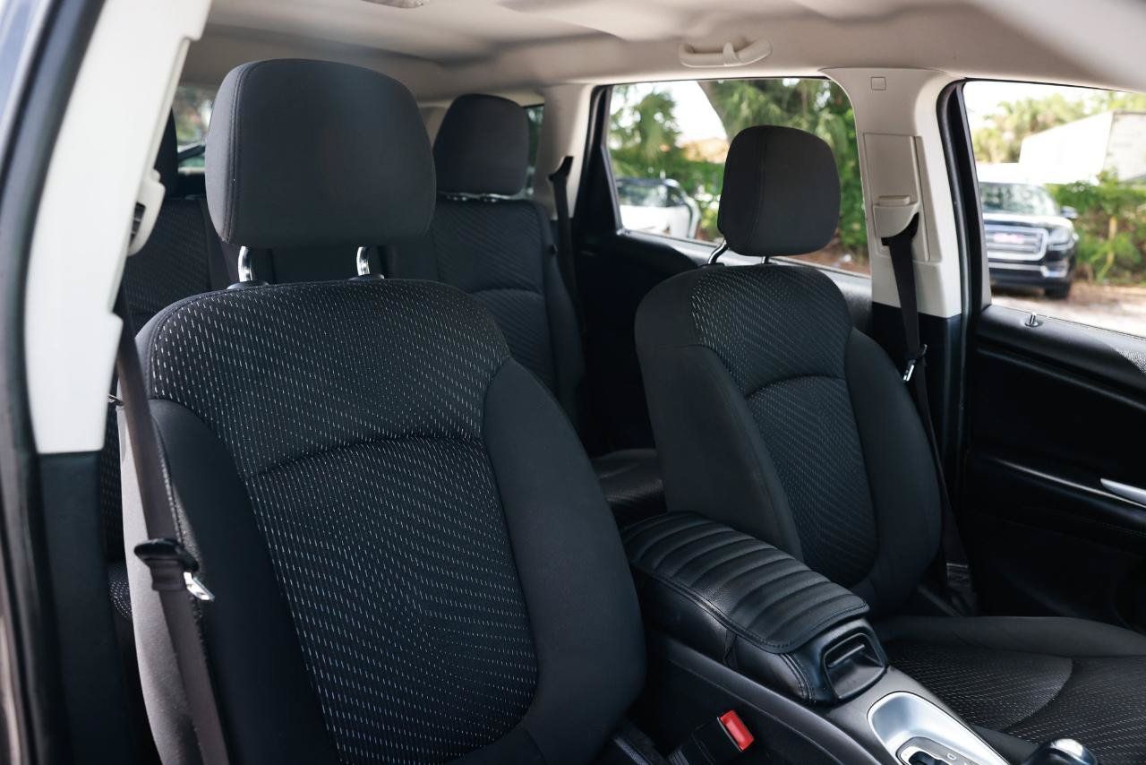 Used 2018 Dodge Journey SE w/ Connectivity Group FWD image 16