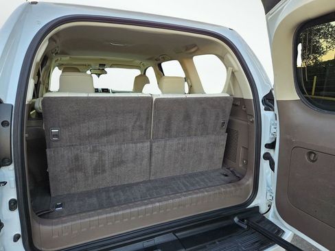 Used 2016 Lexus GX 460 Luxury w/ Preferred Accessory Package image 9