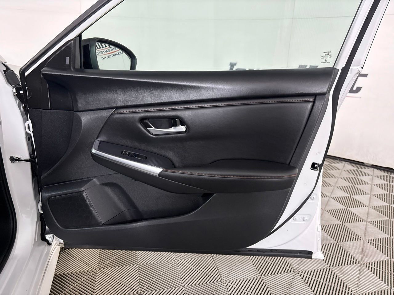 Used 2023 Nissan Sentra SR w/ Electronics Package FWD image 28