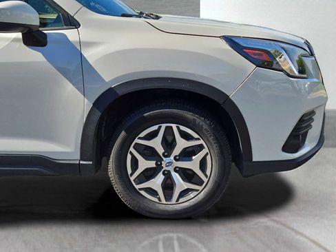 Used 2022 Subaru Forester Premium image 11