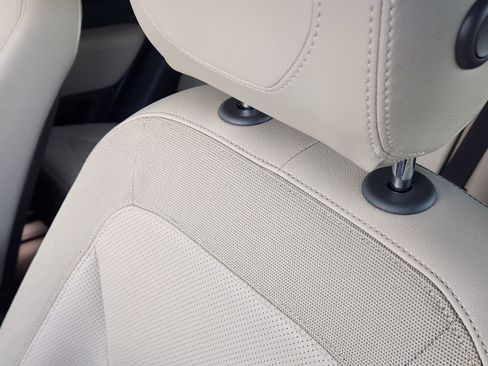 Used 2021 Land Rover Defender 110 SE image 15