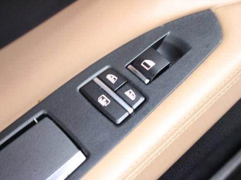 Used 2015 BMW 750Li xDrive AWD/4WD image 27