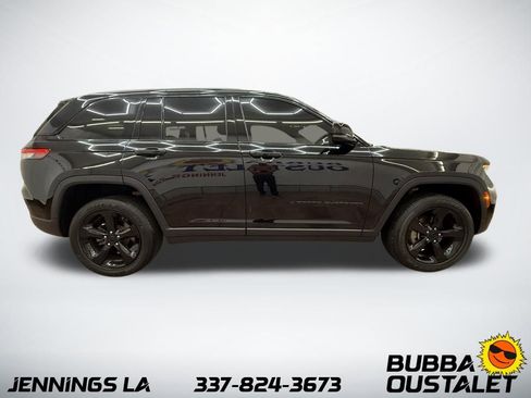 Used 2023 Jeep Grand Cherokee Altitude AWD/4WD image 6