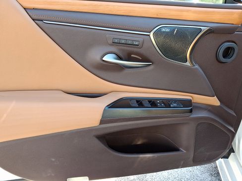 Used 2019 Lexus ES 350 Ultra Luxury image 13