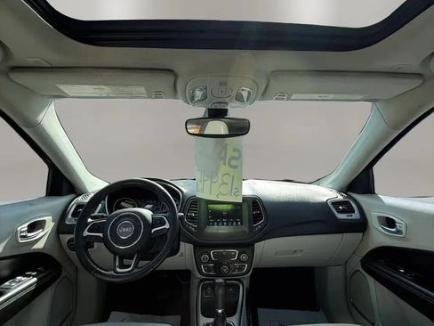 Used 2019 Jeep Compass Latitude FWD image 11
