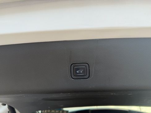 Used 2023 Chevrolet Traverse LT w/ LPO, Floor Liner Package AWD/4WD image 13