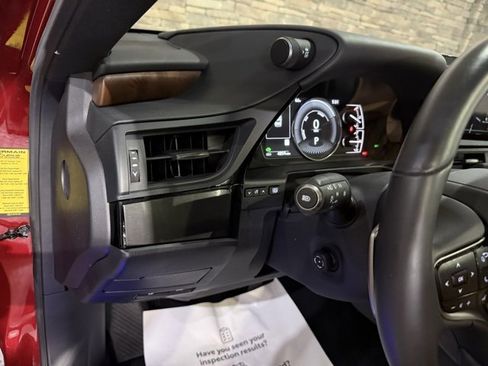 Used 2025 Lexus ES 300h w/ Premium Package image 13