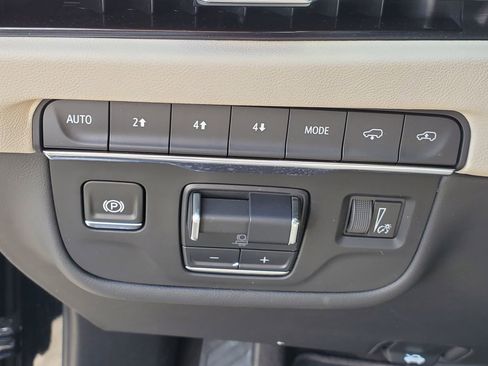 Used 2025 Cadillac Escalade Sport w/ Touring Package image 24