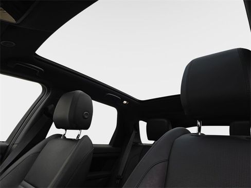 Used 2023 Land Rover Discovery Sport S image 33