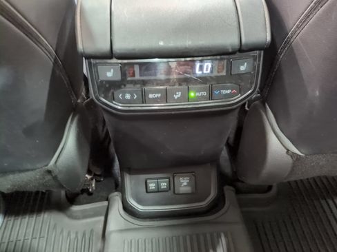 Used 2021 Toyota Highlander Platinum AWD/4WD image 17