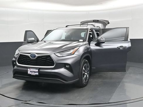 Used 2023 Toyota Highlander XLE AWD/4WD image 60