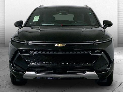 Used 2025 Chevrolet Equinox EV LT image 2