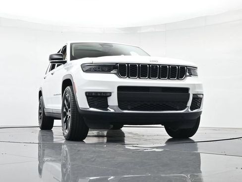 Used 2021 Jeep Grand Cherokee L Limited w/ Luxury Tech Group II AWD/4WD image 39