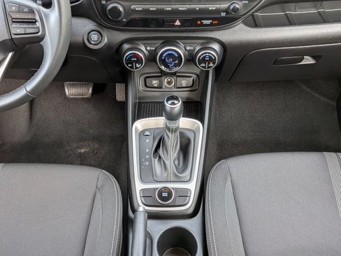 Certified 2025 Hyundai Venue SEL FWD image 20