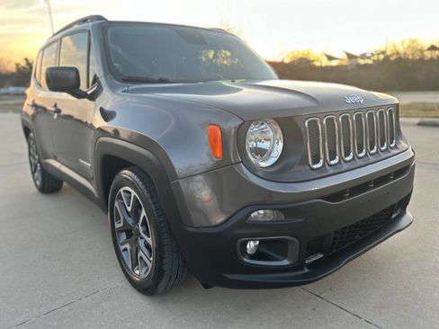 Used 2016 Jeep Renegade Latitude w/ Popular Equipment Group image 4