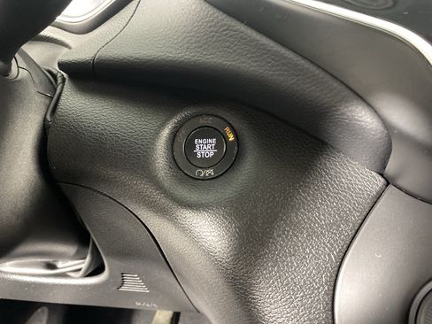 Used 2020 Jeep Cherokee Limited AWD/4WD image 25