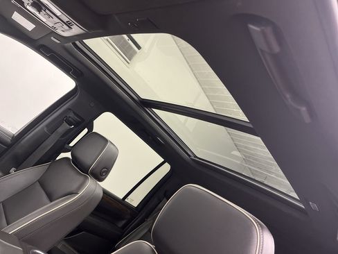 Certified 2024 Chevrolet Suburban Premier w/ Premium Package image 7