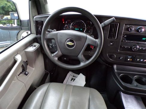 Used 2017 Chevrolet Express 3500 LS RWD image 30