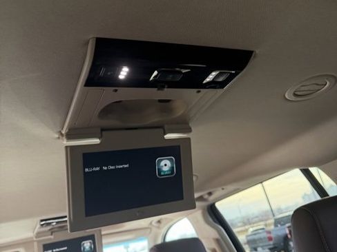 Used 2019 Chevrolet Suburban Premier image 18