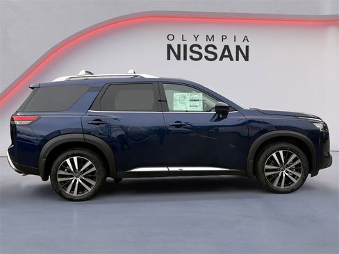 New 2025 Nissan Pathfinder Platinum image 6