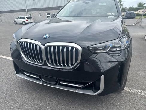 Certified 2024 BMW X5 xDrive50e w/ Premium Package AWD/4WD image 2