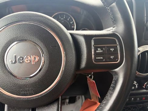 Used 2016 Jeep Wrangler Unlimited Sahara w/ Connectivity Group AWD/4WD image 24