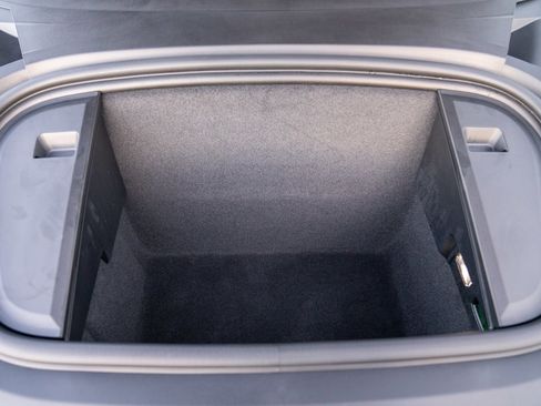 Certified 2025 Porsche Taycan image 27