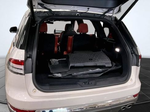 Used 2025 Lincoln Aviator Reserve w/ Equipment Group 201A AWD/4WD image 6