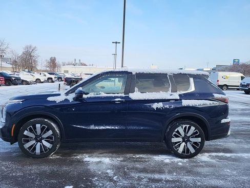 Used 2025 Mitsubishi Outlander SE image 6