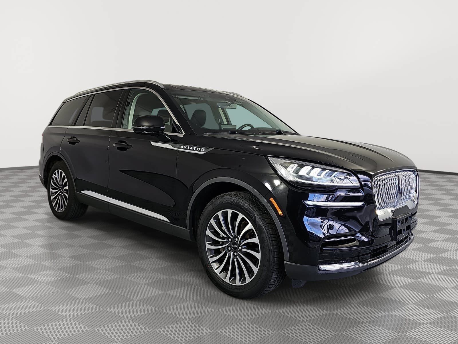 Used 2024 Lincoln Aviator Reserve RWD image 2